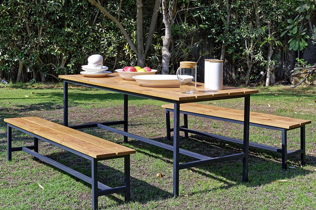 metal picnic table